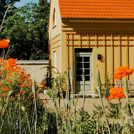 Experience Nature In A Rural Riverside Vakantiehuis Paretz