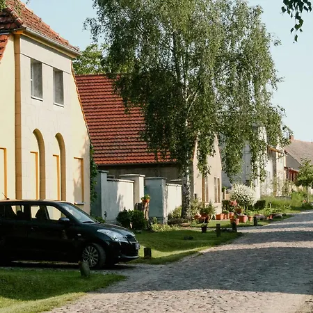 Experience Nature In A Rural Riverside Vakantiehuis Paretz