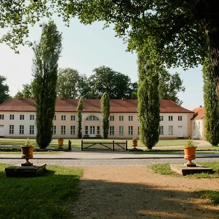 Vakantiehuis Experience Nature In A Rural Riverside Paretz