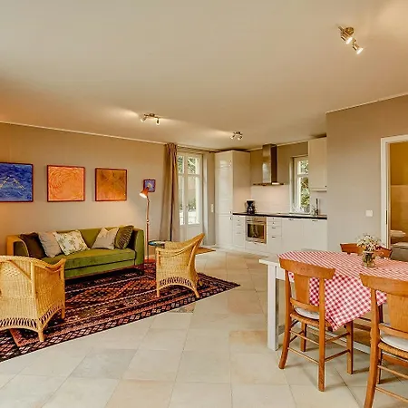 Experience Nature In A Rural Riverside Ferienhaus