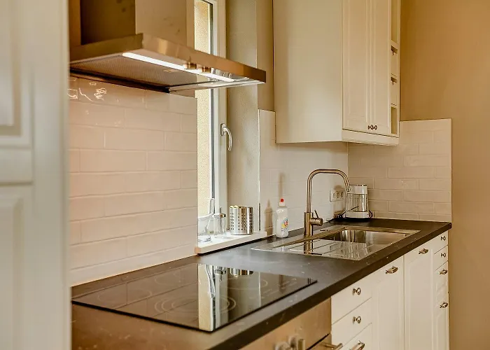 Experience Nature In A Rural Riverside Vakantiehuis *