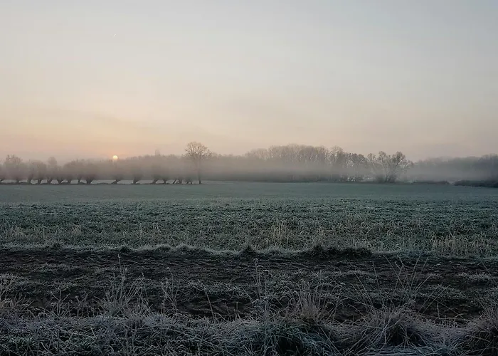 Experience Nature In A Rural Riverside Vakantiehuis Paretz