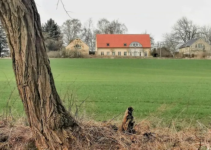 Experience Nature In A Rural Riverside Vakantiehuis *